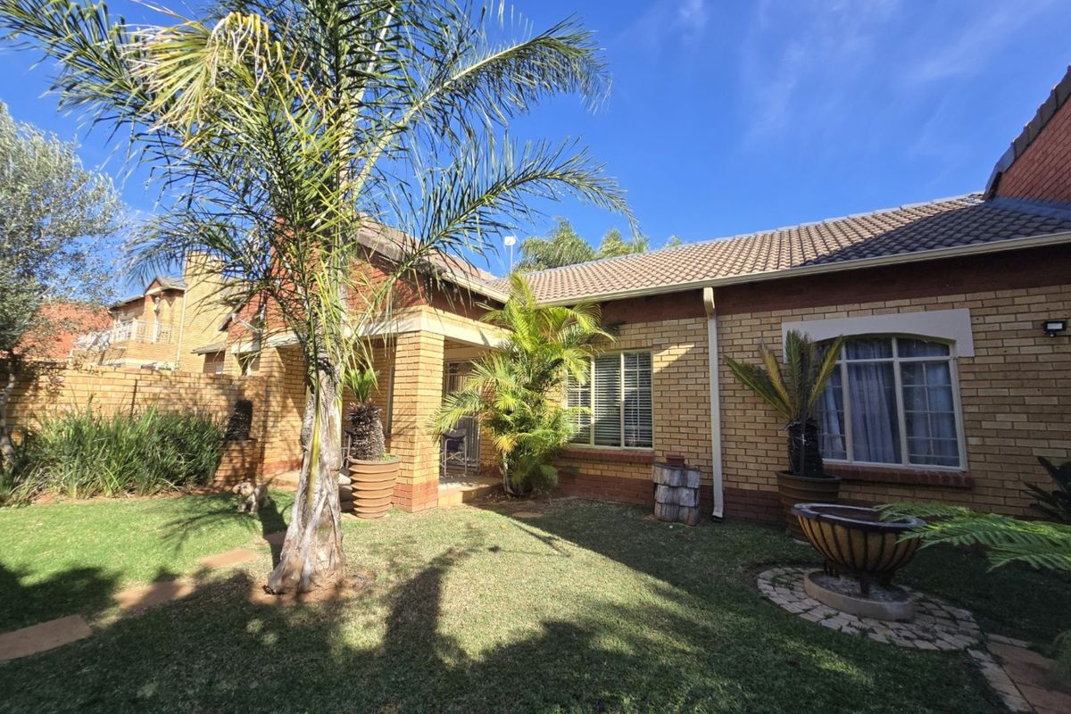 Townhouse For Sale in Equestria - Photo 2