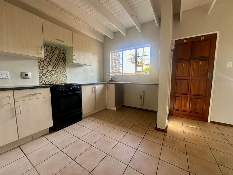 Townhouse For Sale in Noordwyk - Photo 7