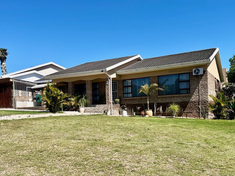 House For Sale in Strelitzia Park - Photo 2