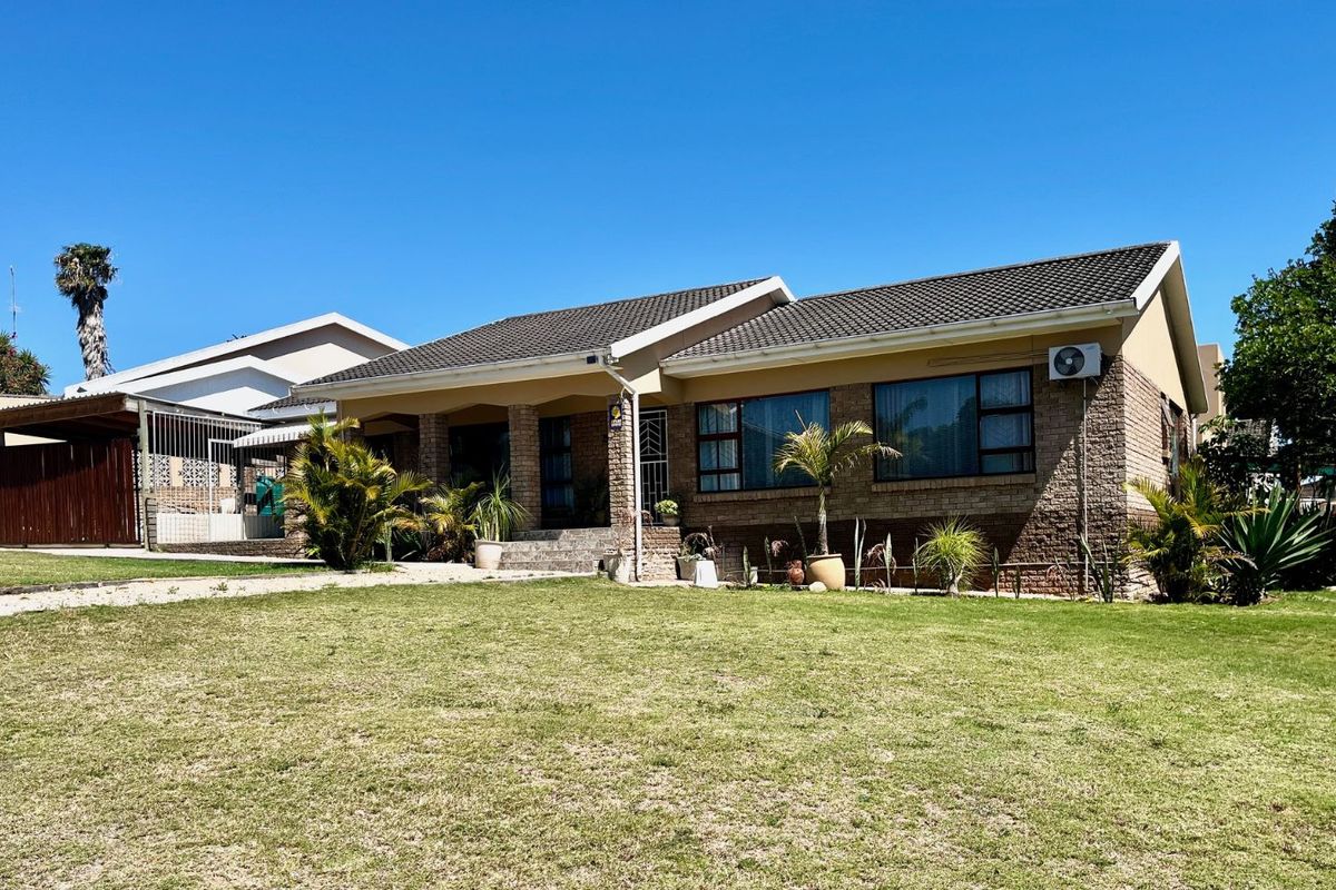 House For Sale in Strelitzia Park - Photo 2