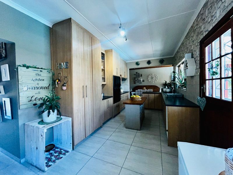 House For Sale in Strelitzia Park - Photo 3