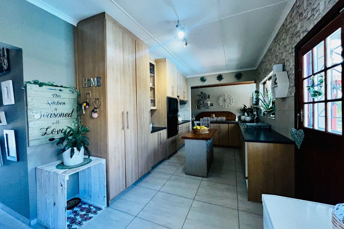 House For Sale in Strelitzia Park - Photo 3