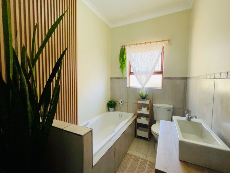 House For Sale in Strelitzia Park - Photo 8