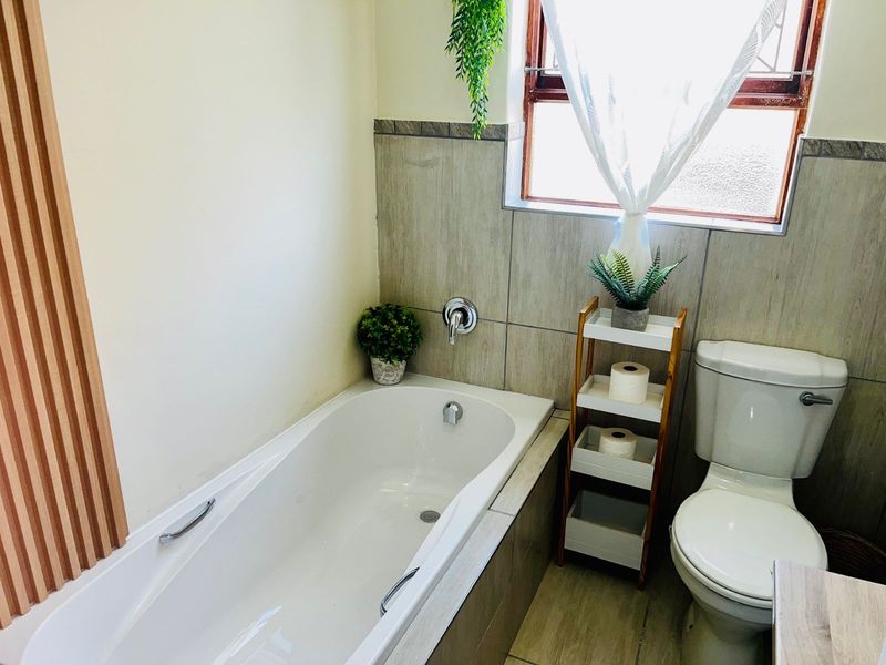 House For Sale in Strelitzia Park - Photo 10