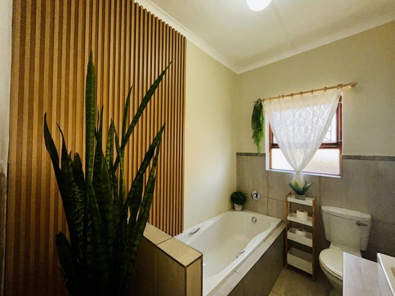 House For Sale in Strelitzia Park - Photo 9