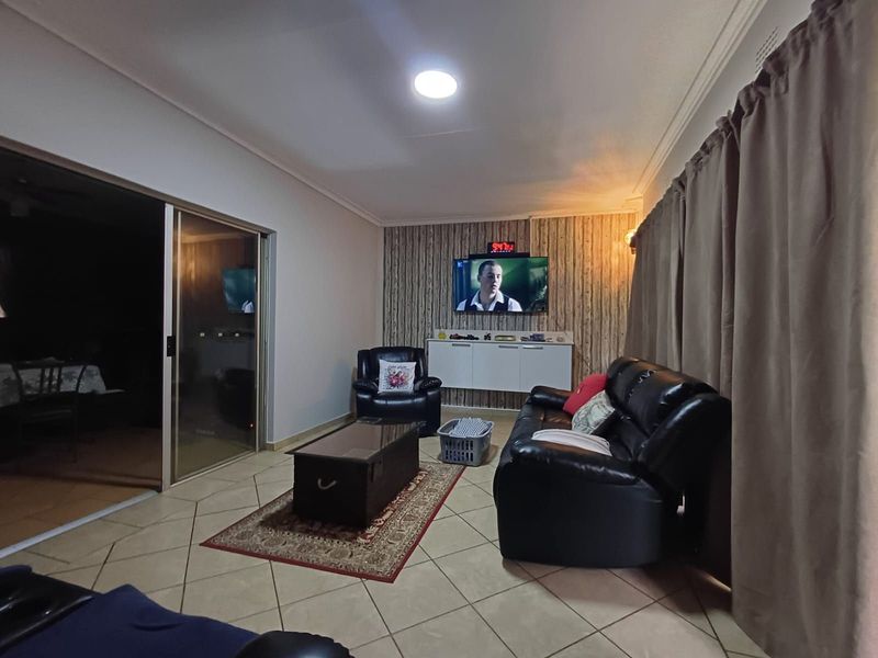 House For Sale in Lourenspark - Photo 3