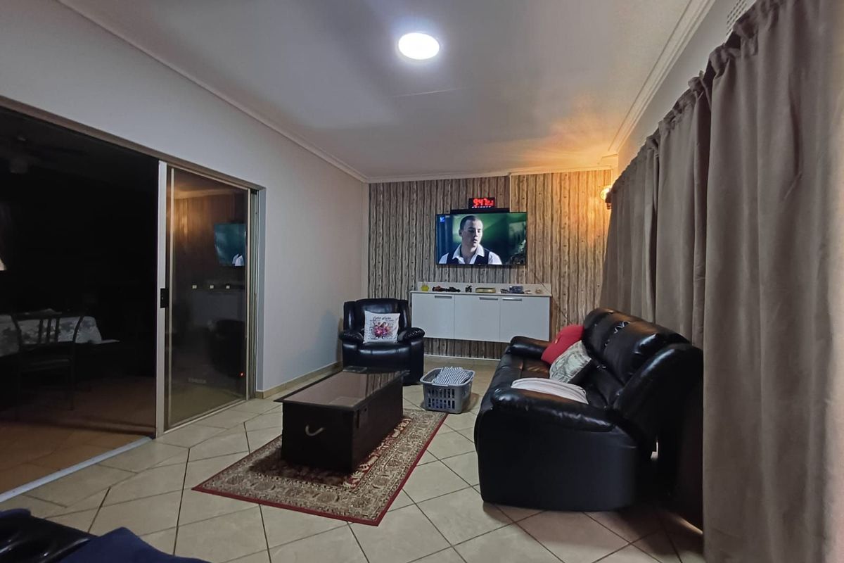 House For Sale in Lourenspark - Photo 3