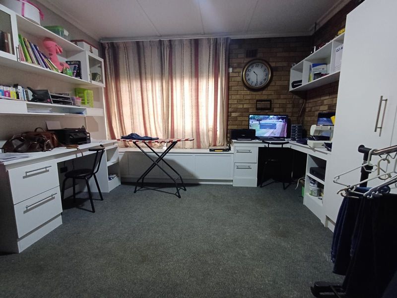 House For Sale in Lourenspark - Photo 8