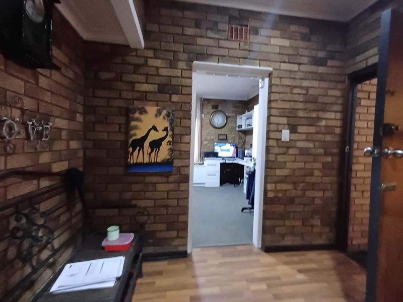 House For Sale in Lourenspark - Photo 7