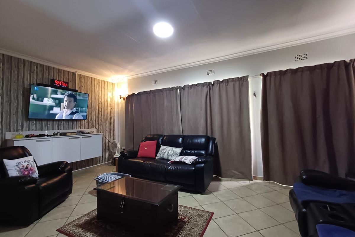 House For Sale in Lourenspark - Photo 4