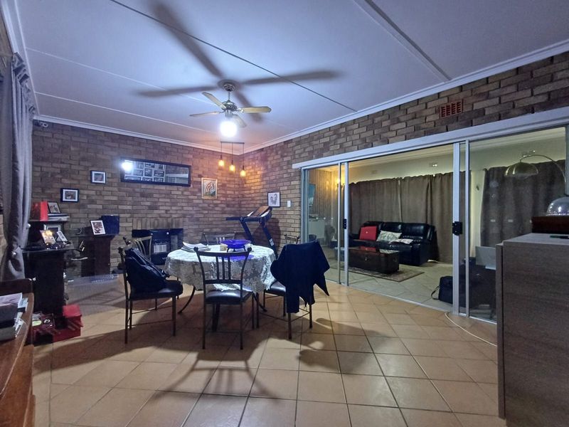 House For Sale in Lourenspark - Photo 5