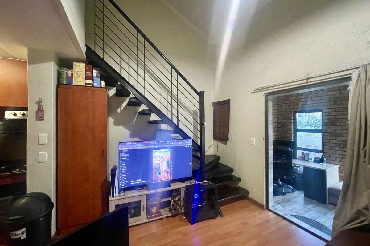 Townhouse For Sale in Amberfield - Photo 3