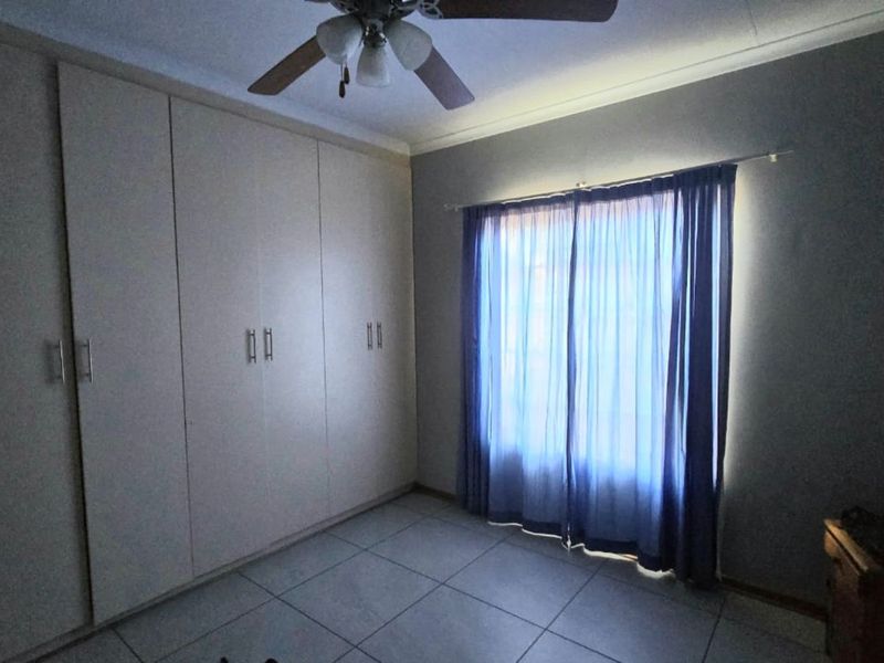 Townhouse For Sale in Cassandra - Photo 10