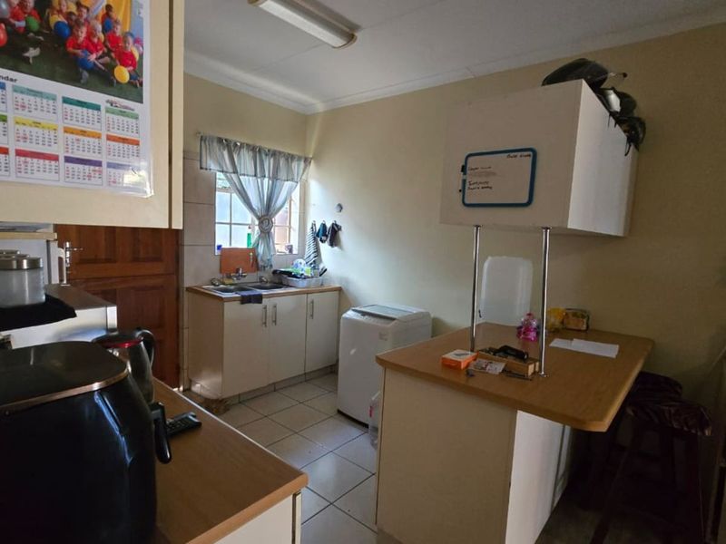 Townhouse For Sale in Cassandra - Photo 5