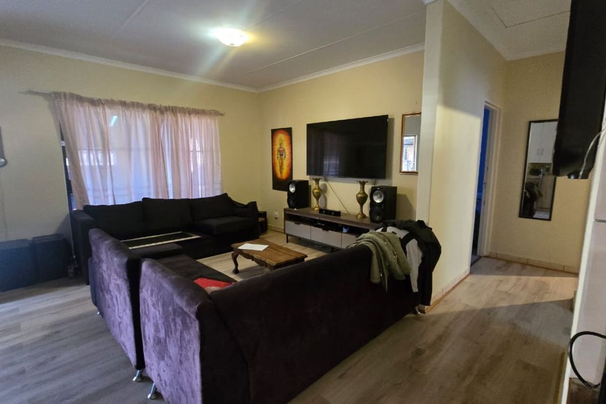 Townhouse For Sale in Cassandra - Photo 4