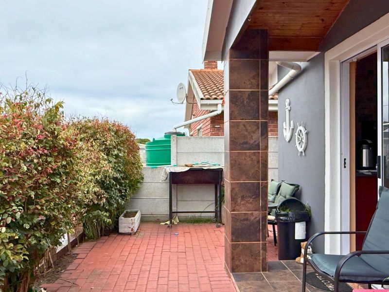 House For Sale in Pearly Beach - Photo 3