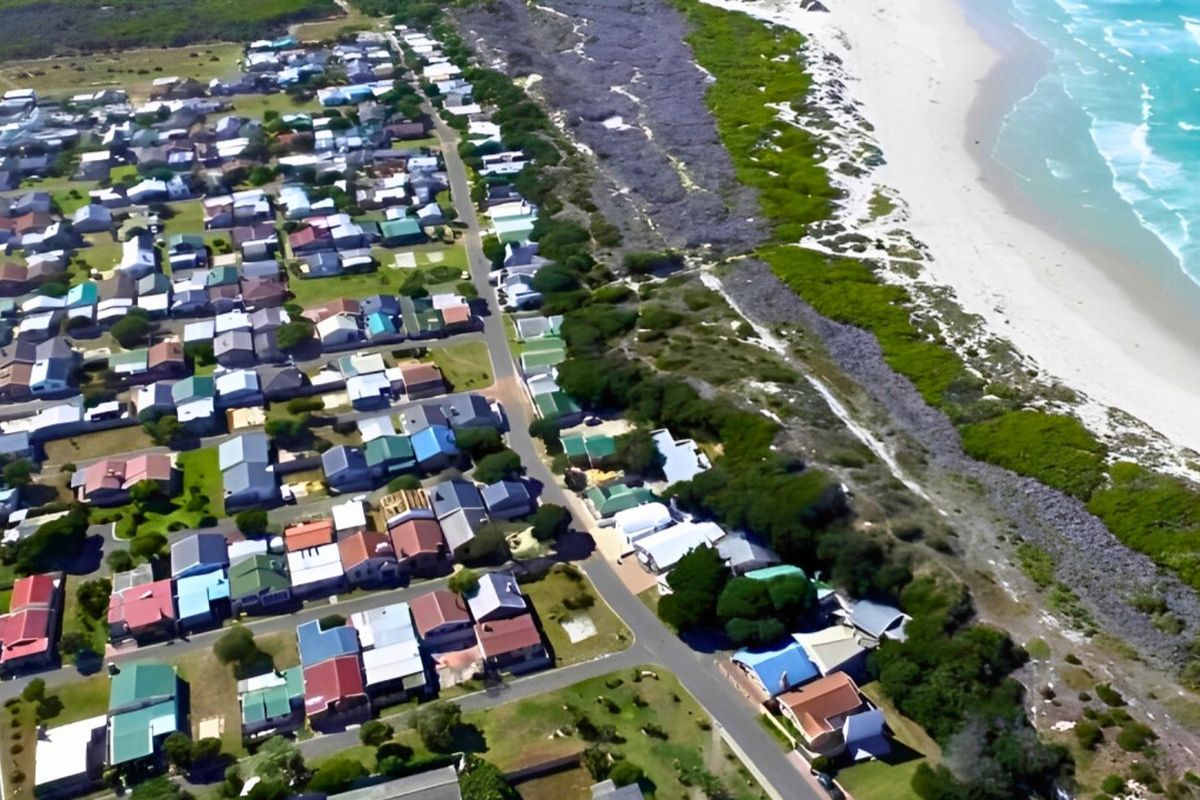 House For Sale in Pearly Beach - Photo 2