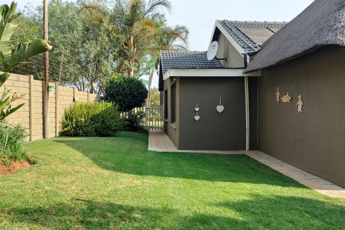 House For Sale in Noordheuwel - Photo 3