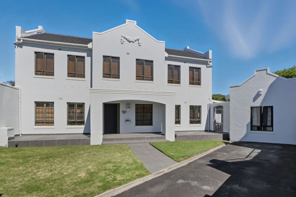 House For Sale in Wetton - Photo 2