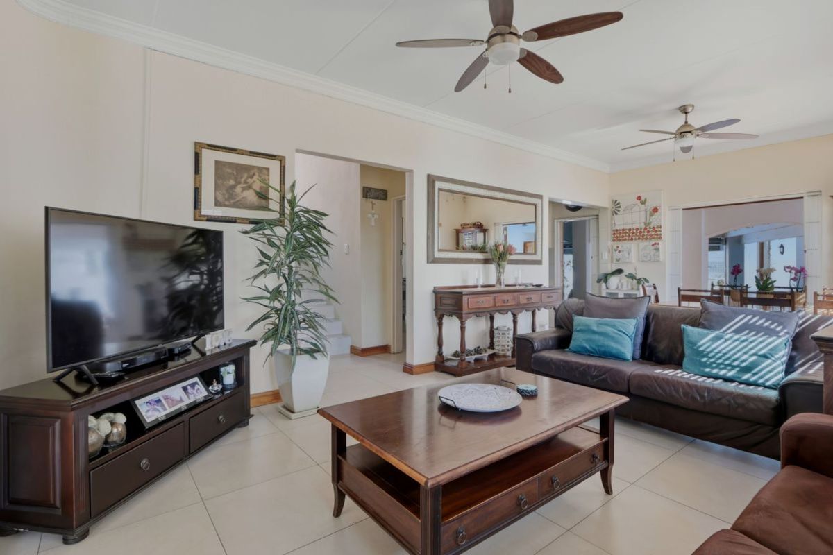 House For Sale in Wetton - Photo 4