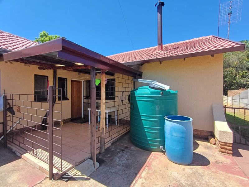 House For Sale in Meiringspark Ext 4 - Photo 3
