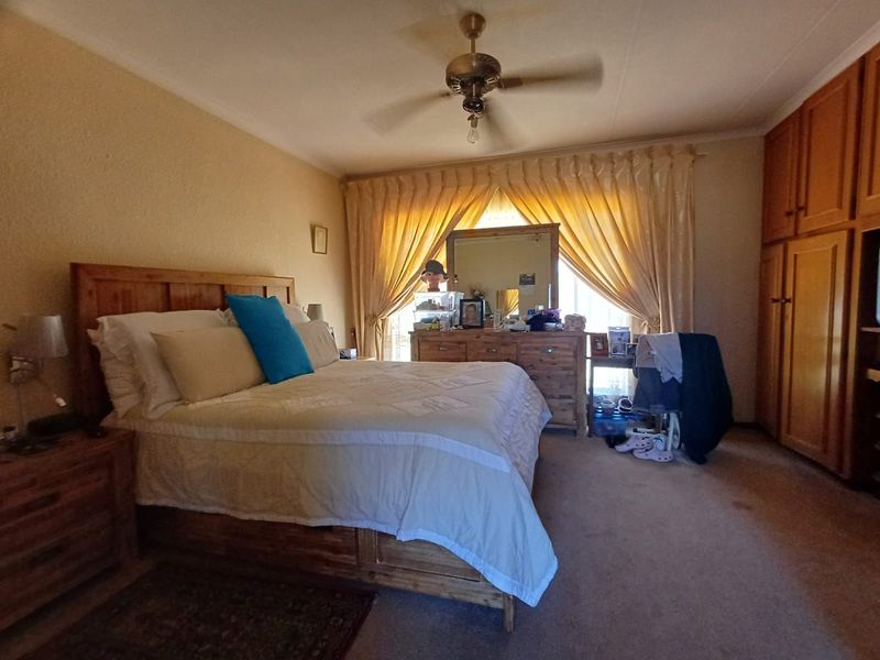 House For Sale in Meiringspark Ext 4 - Photo 9