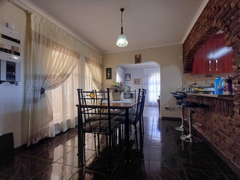 House For Sale in Meiringspark Ext 4 - Photo 5