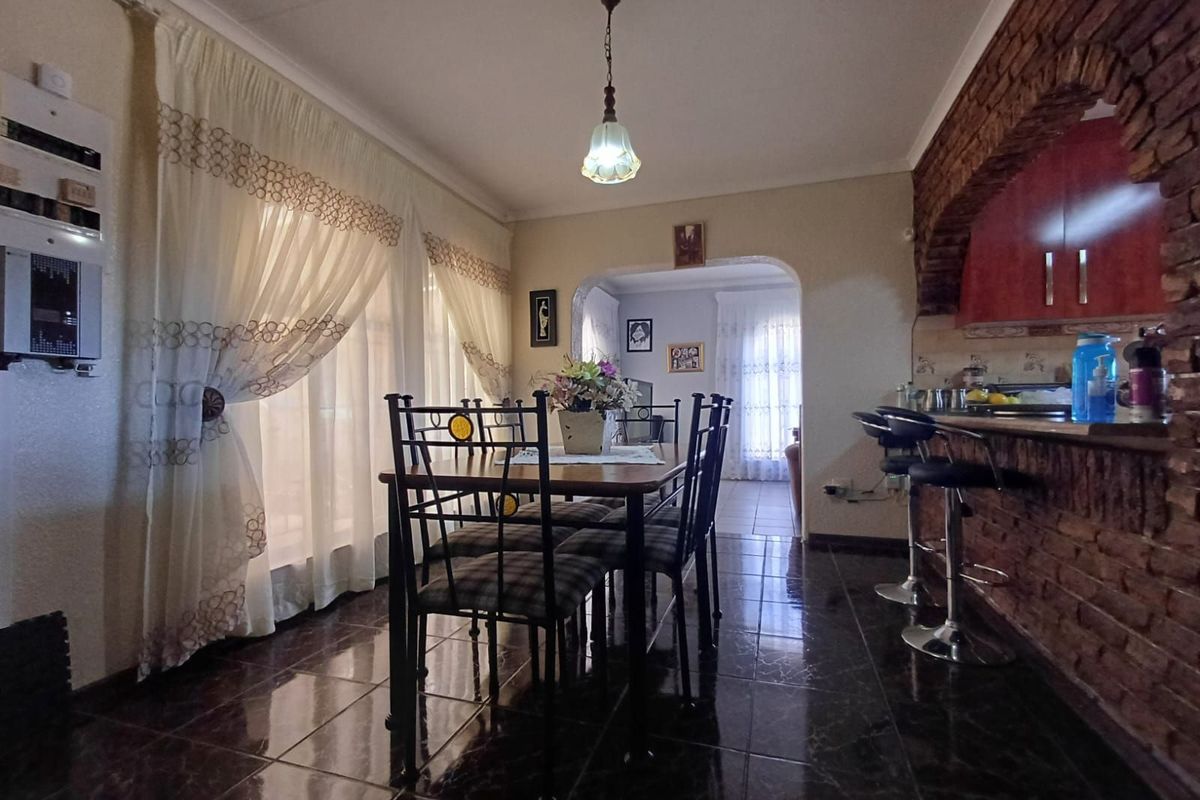 House For Sale in Meiringspark Ext 4 - Photo 5