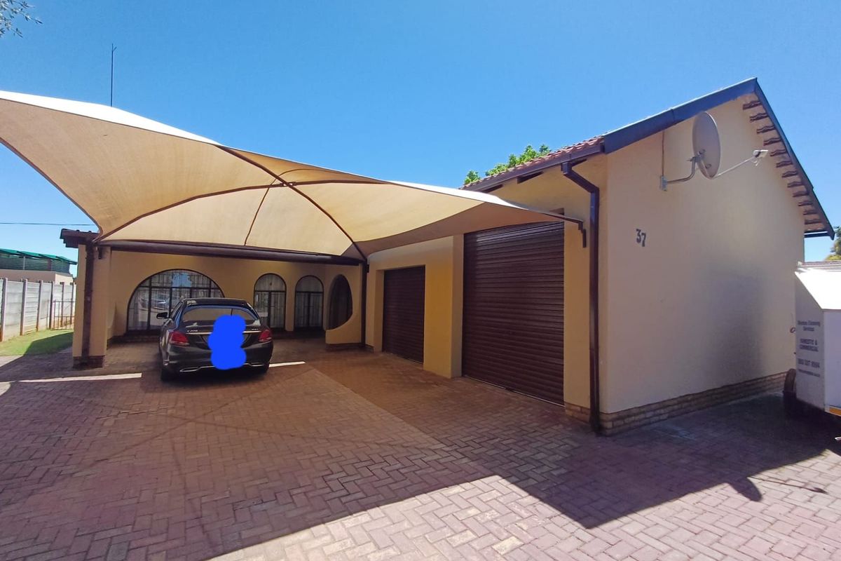 House For Sale in Meiringspark Ext 4 - Photo 2