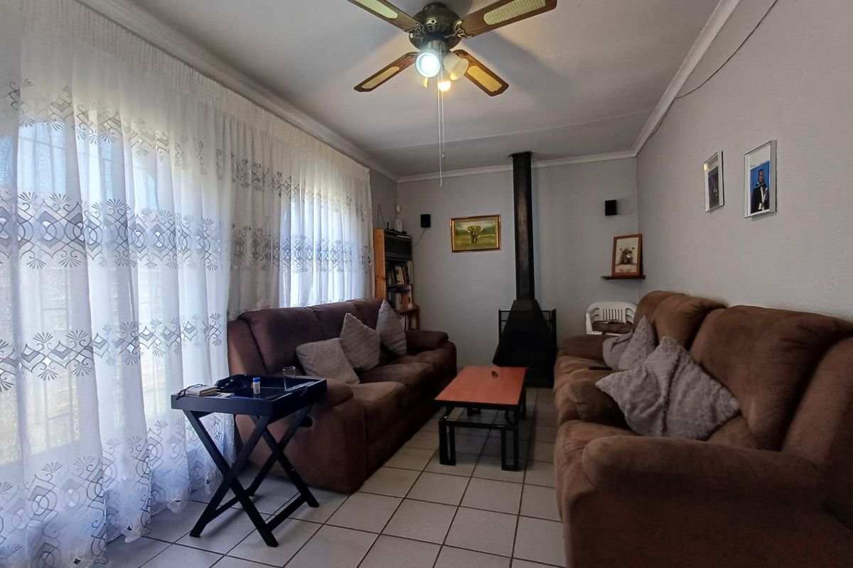 House For Sale in Meiringspark Ext 4 - Photo 4