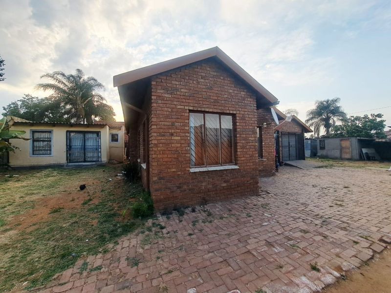 House For Sale in East Lynne - Photo 6