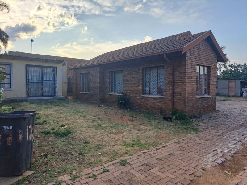 House For Sale in East Lynne - Photo 4