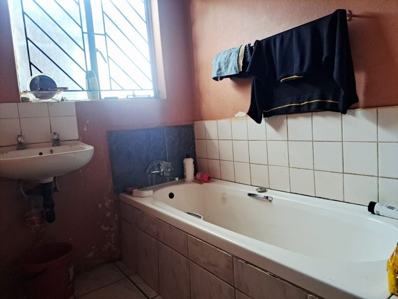 House For Sale in East Lynne - Photo 8