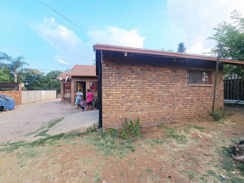 House For Sale in East Lynne - Photo 3