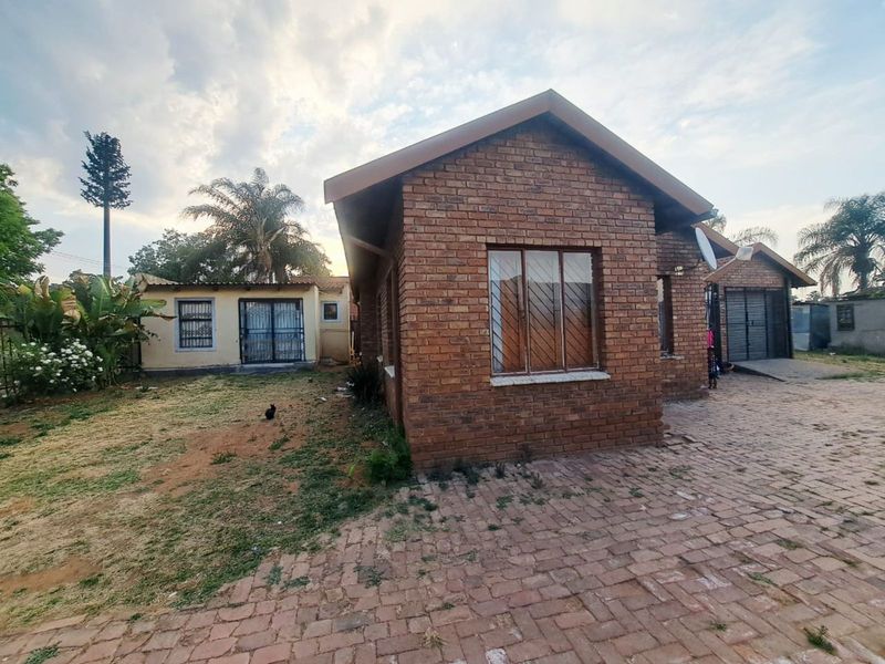 House For Sale in East Lynne - Photo 5