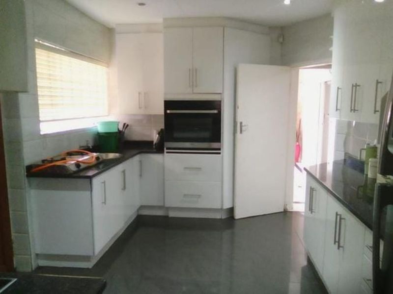 House For Sale in Bezuidenhout Valley - Photo 2