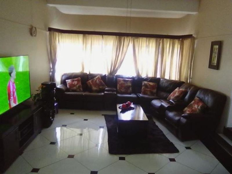 House For Sale in Bezuidenhout Valley - Photo 4