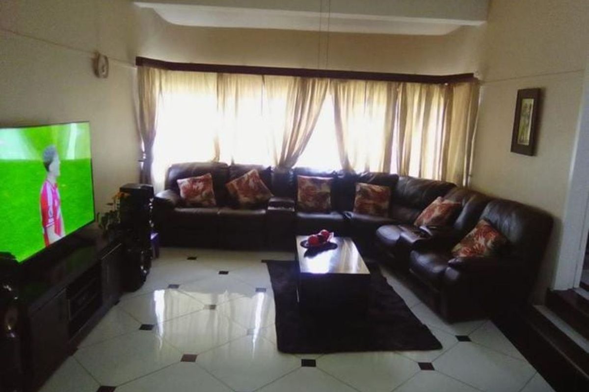 House For Sale in Bezuidenhout Valley - Photo 4