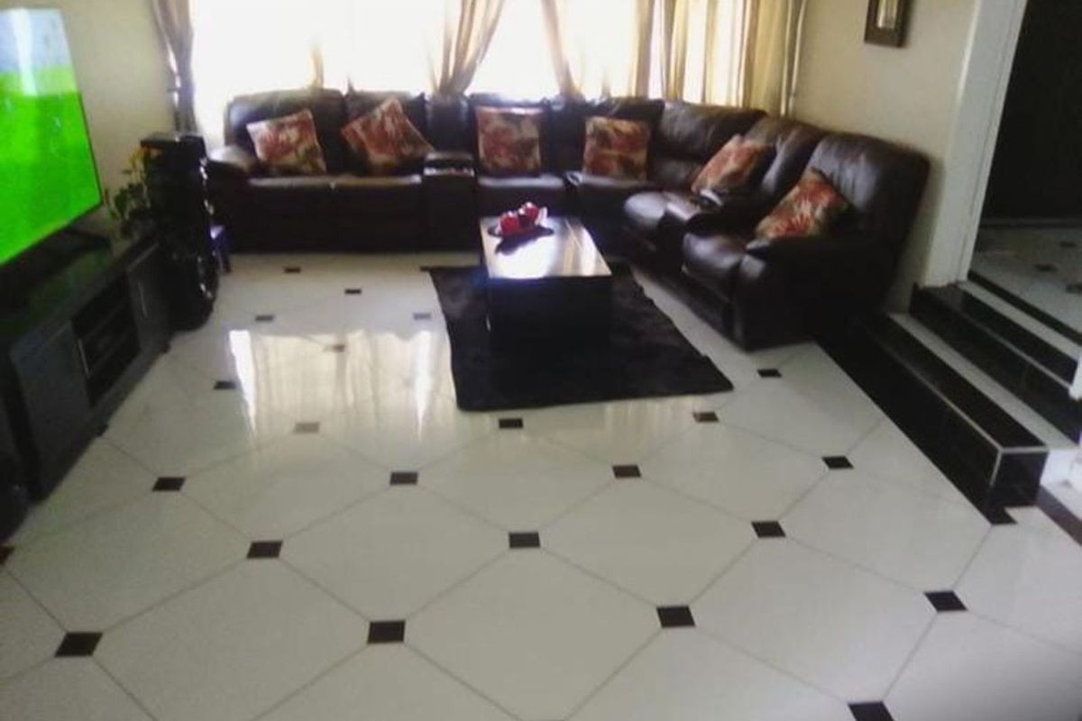 House For Sale in Bezuidenhout Valley - Photo 5