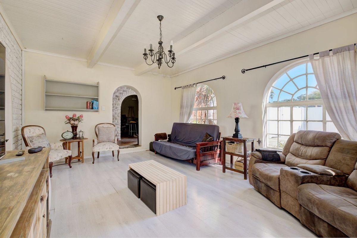 House For Sale in Broadwood - Photo 3