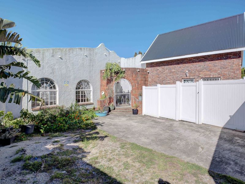 House For Sale in Broadwood - Photo 2