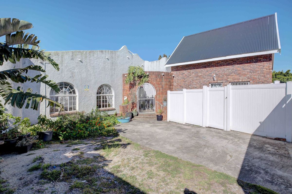 House For Sale in Broadwood - Photo 2
