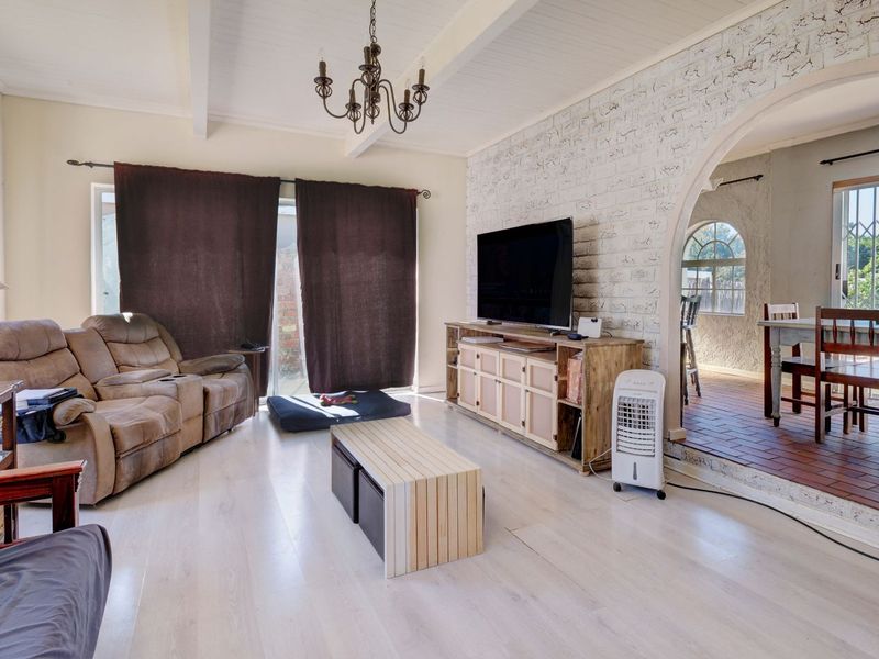 House For Sale in Broadwood - Photo 4