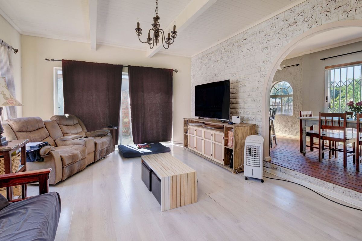 House For Sale in Broadwood - Photo 4