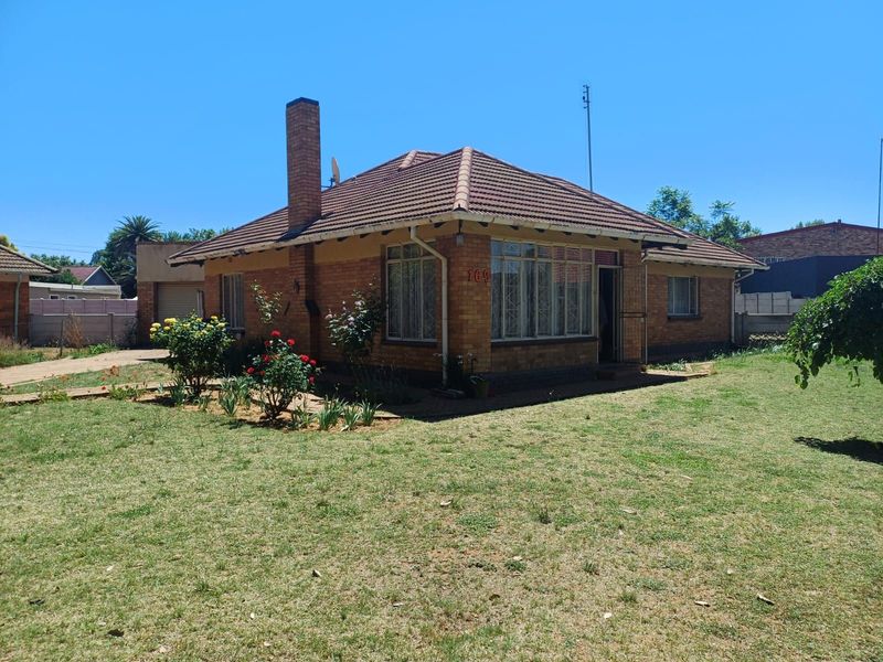 House For Sale in Stilfontein Ext 4 - Photo 2