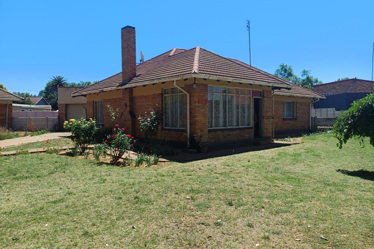 House For Sale in Stilfontein Ext 4 - Photo 2