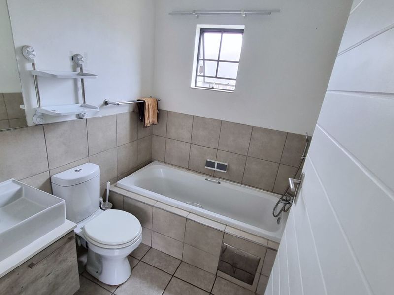 Apartment For Sale in Sagewood - Photo 9