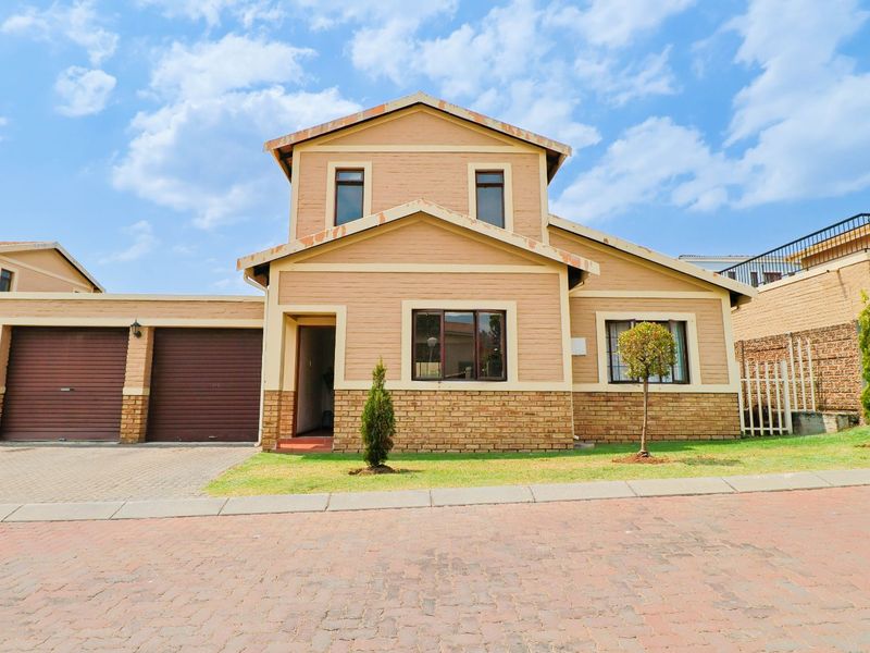 House For Sale in Carlswald - Photo 2