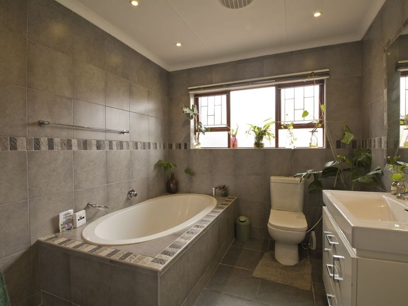 House For Sale in Dana Bay - Photo 10