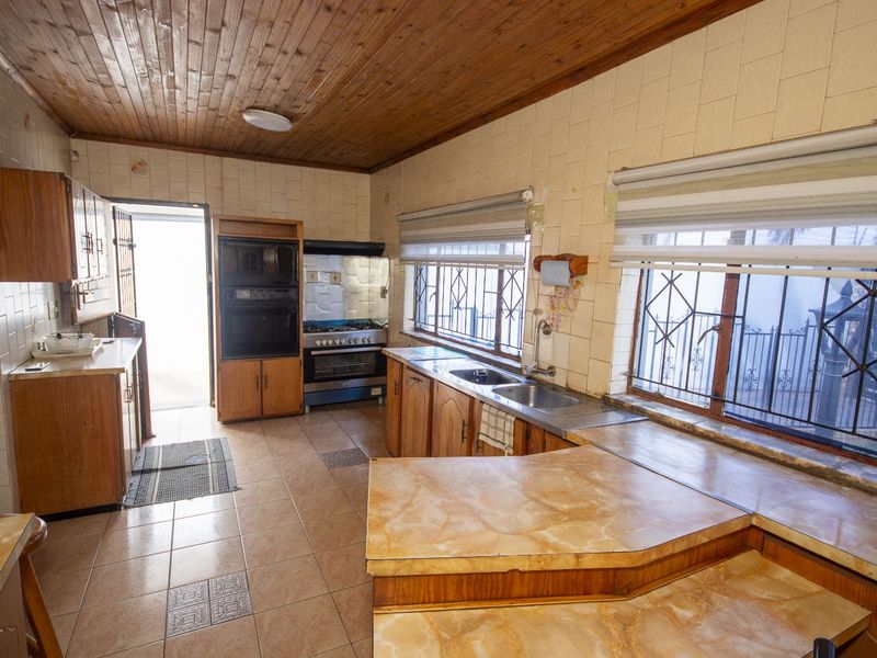 House For Sale in Lenasia Ext 10 - Photo 9